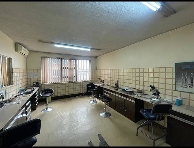 2,200M² WAREHOUSE FOR SALE IN CHLOORKOP